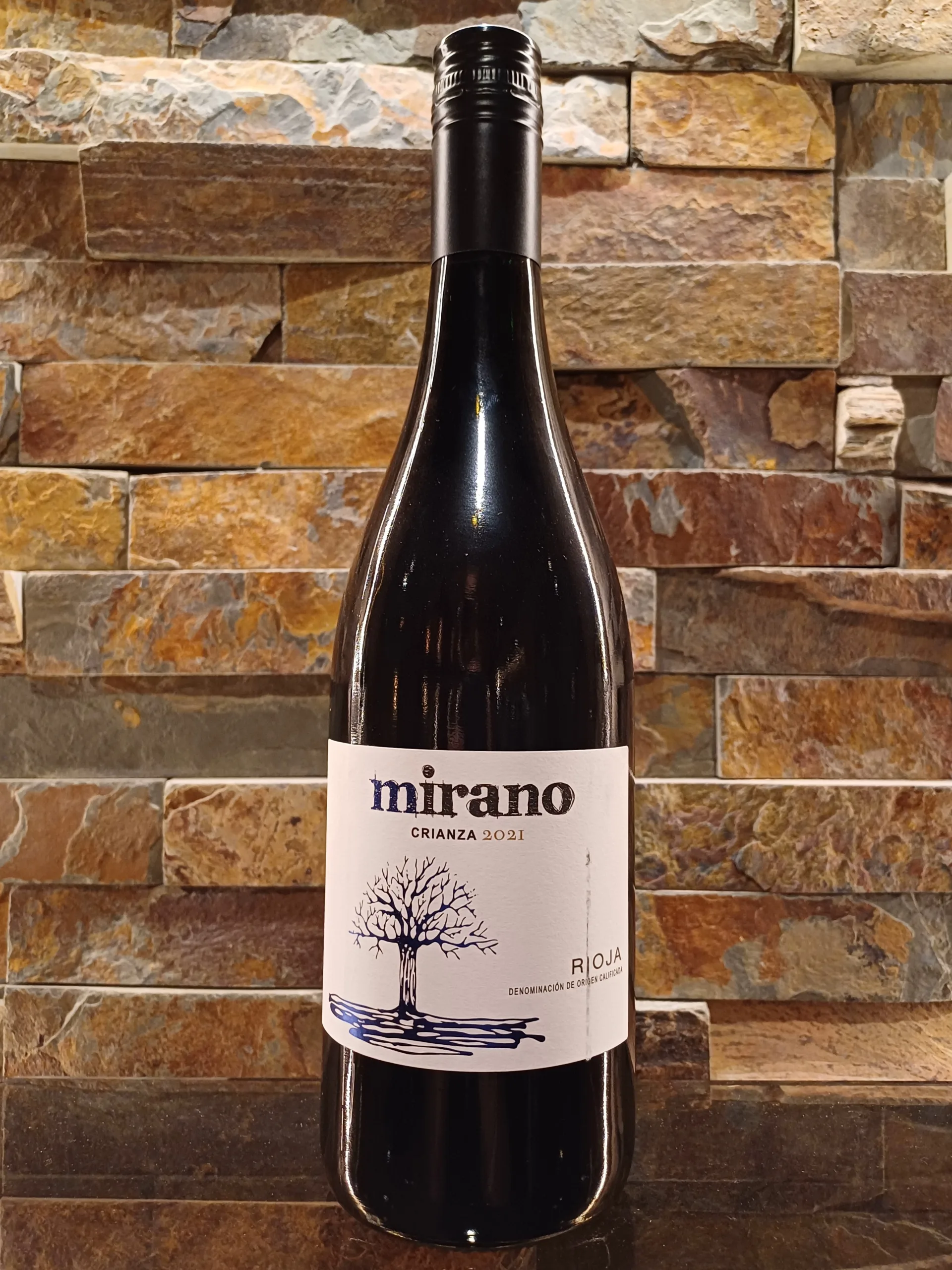 Bodegas Medrano Irazu Mirano Crianza Rioja is a testament to the rich tradition and meticulous craftsmanship of Rioja winemaking