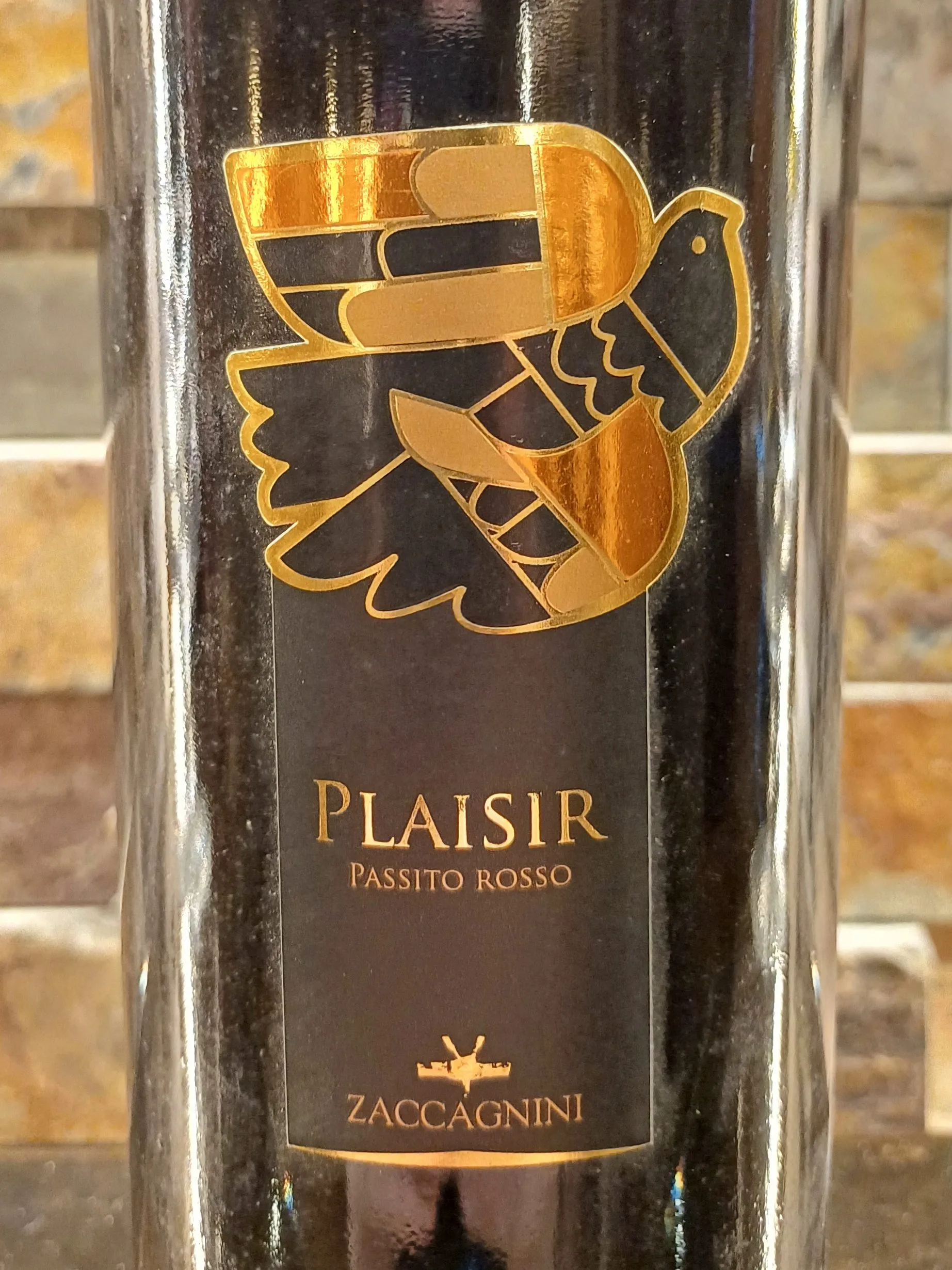 Cantina Zaccagnini Plaisir Passito Rosso Colline Pescaresi IGT 2015 is a captivating dessert wine that enchants the senses with its intricate and inviting profile
