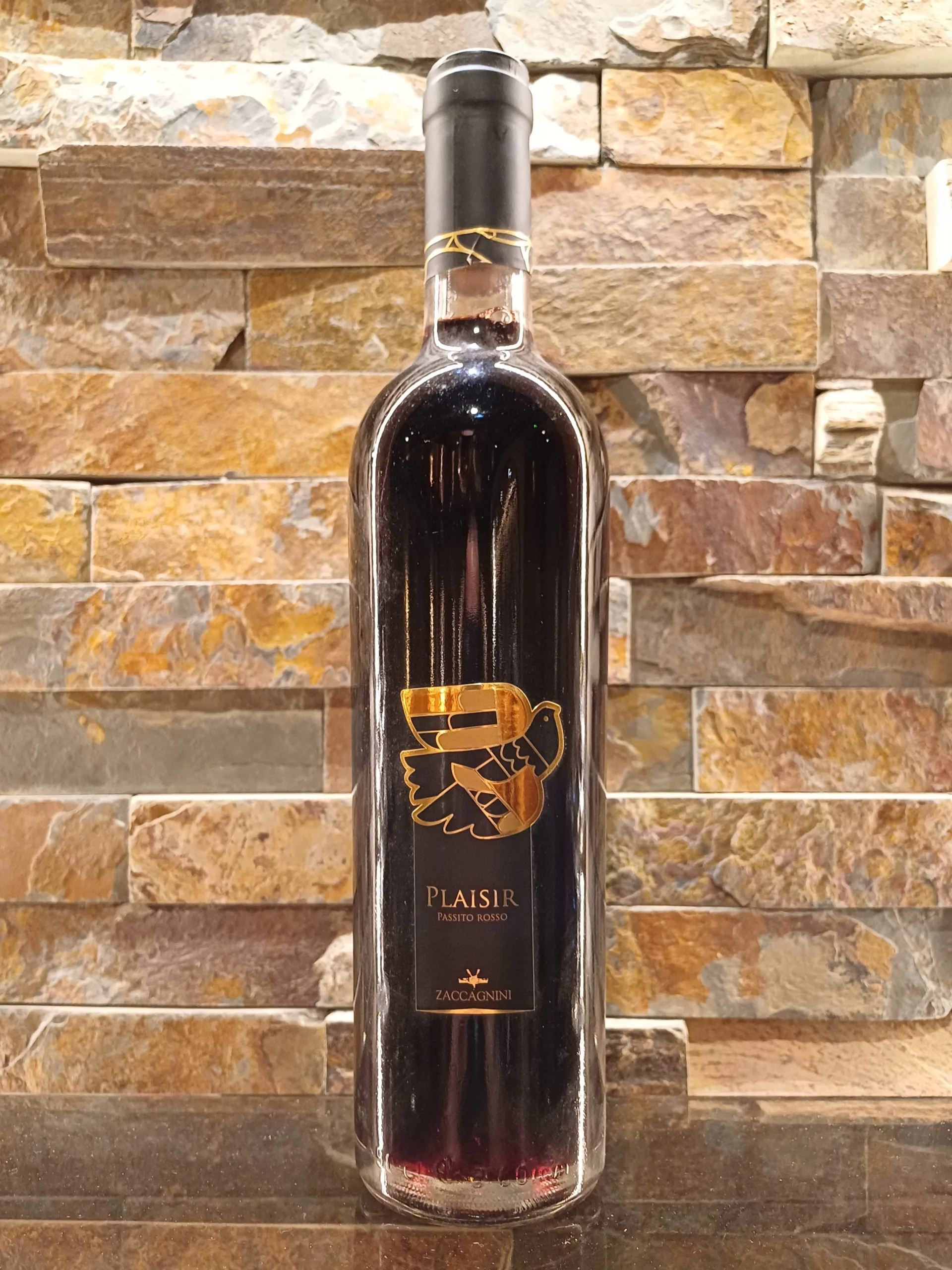 Cantina Zaccagnini Plaisir Passito Rosso Colline Pescaresi IGT 2015 is a captivating dessert wine that enchants the senses with its intricate and inviting profile