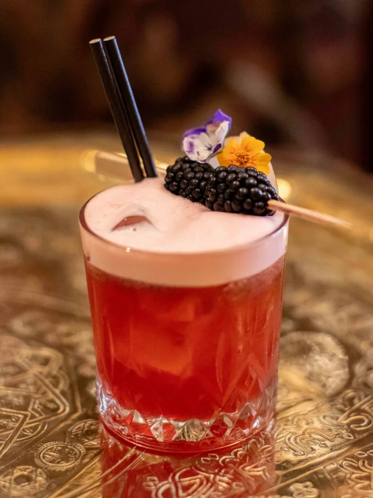 Experience the delightful fusion of flavours in the Apple and Blackberry Whisky Sour Cocktail. This sophisticated drink combines the crisp, refreshing taste of Jack Daniel’s Apple Whisky with the rich, fruity notes of Tarquin’s Blackberry Gin.