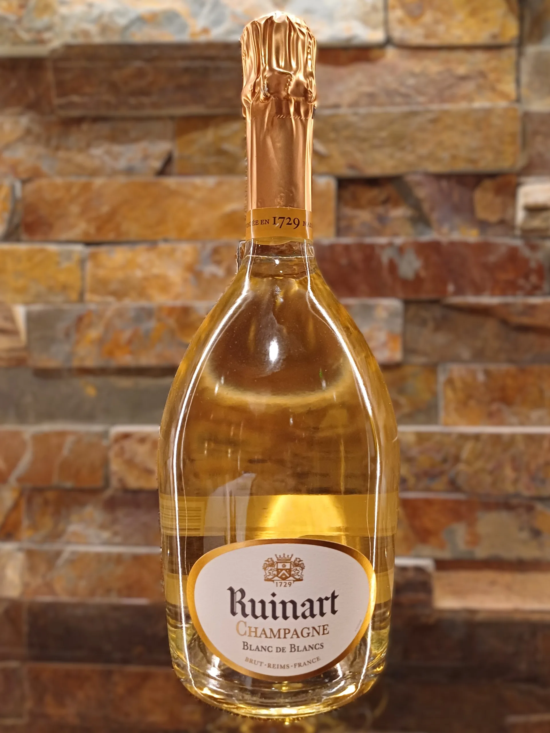 Ruinart Blanc De Blancs NV Champagne is a testament to the house's dedication to excellence and its mastery of Chardonnay.