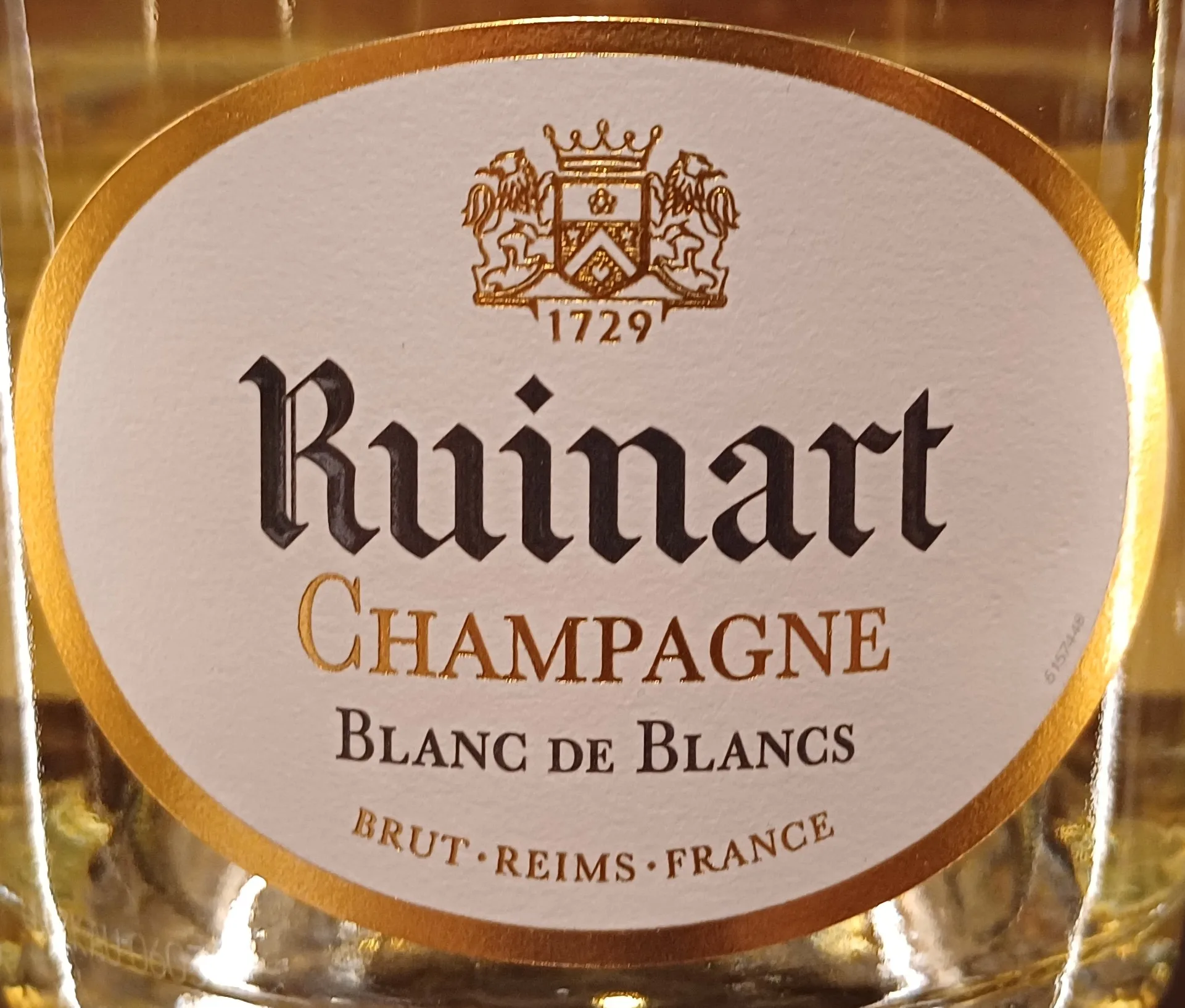 Ruinart Blanc De Blancs NV Champagne is a testament to the house's dedication to excellence and its mastery of Chardonnay.