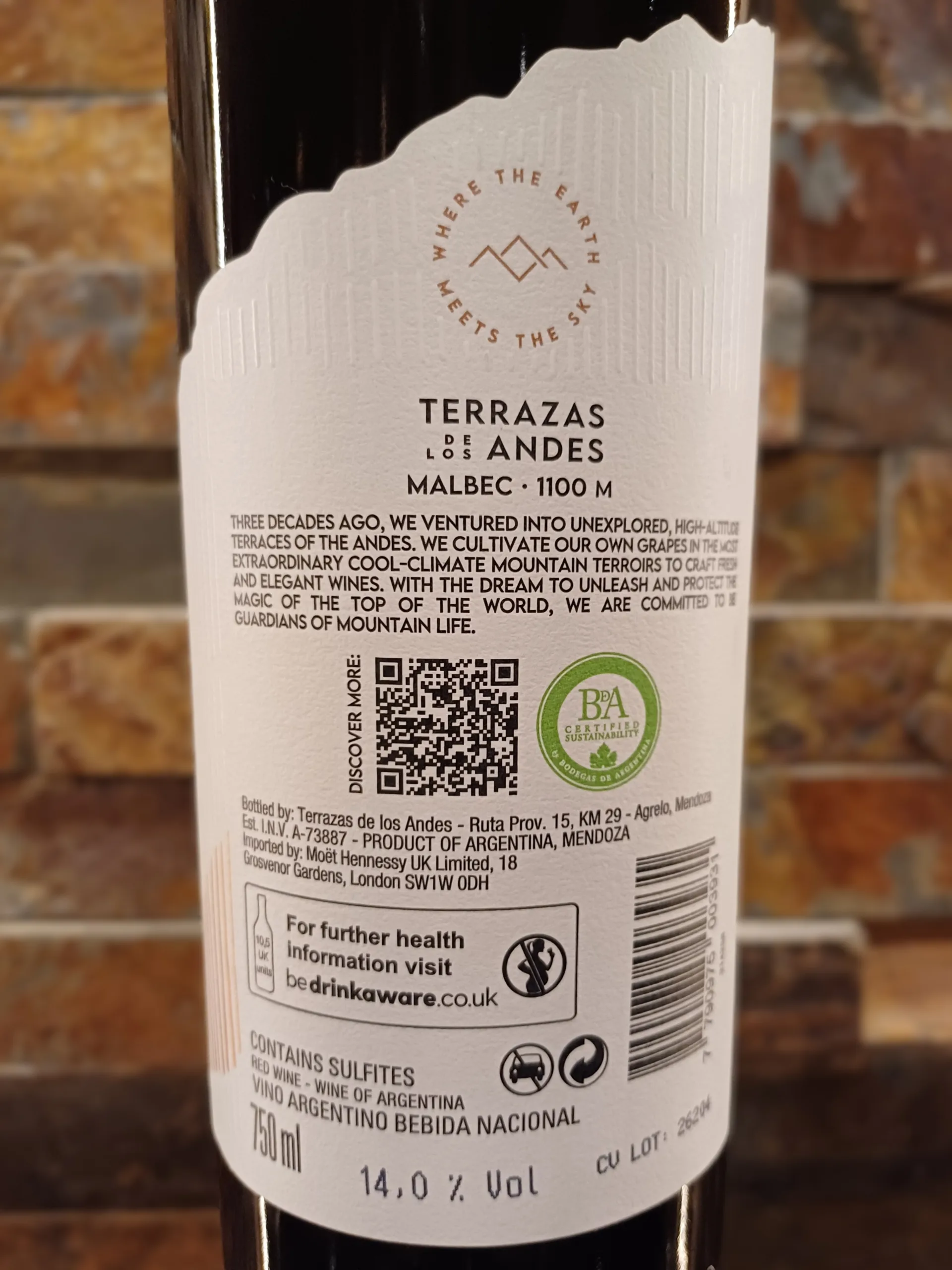 Terrazas Reserva Malbec initial taste is fresh and lively, with the fruit flavours taking centre stage. The blackberry and plum notes are particularly pronounced, providing a juicy and succulent mouthfeel