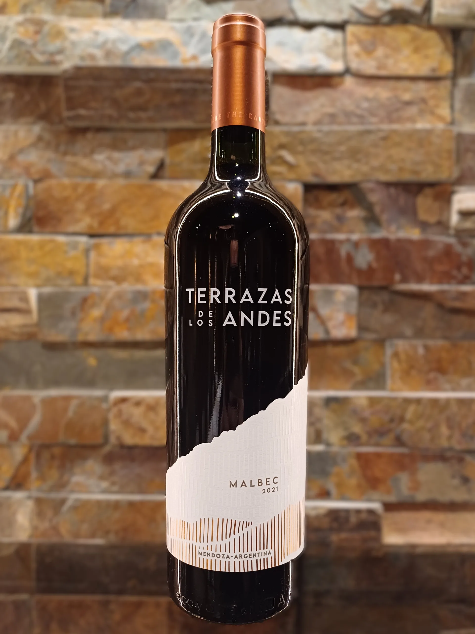 Terrazas Reserva Malbec initial taste is fresh and lively, with the fruit flavours taking centre stage. The blackberry and plum notes are particularly pronounced, providing a juicy and succulent mouthfeel