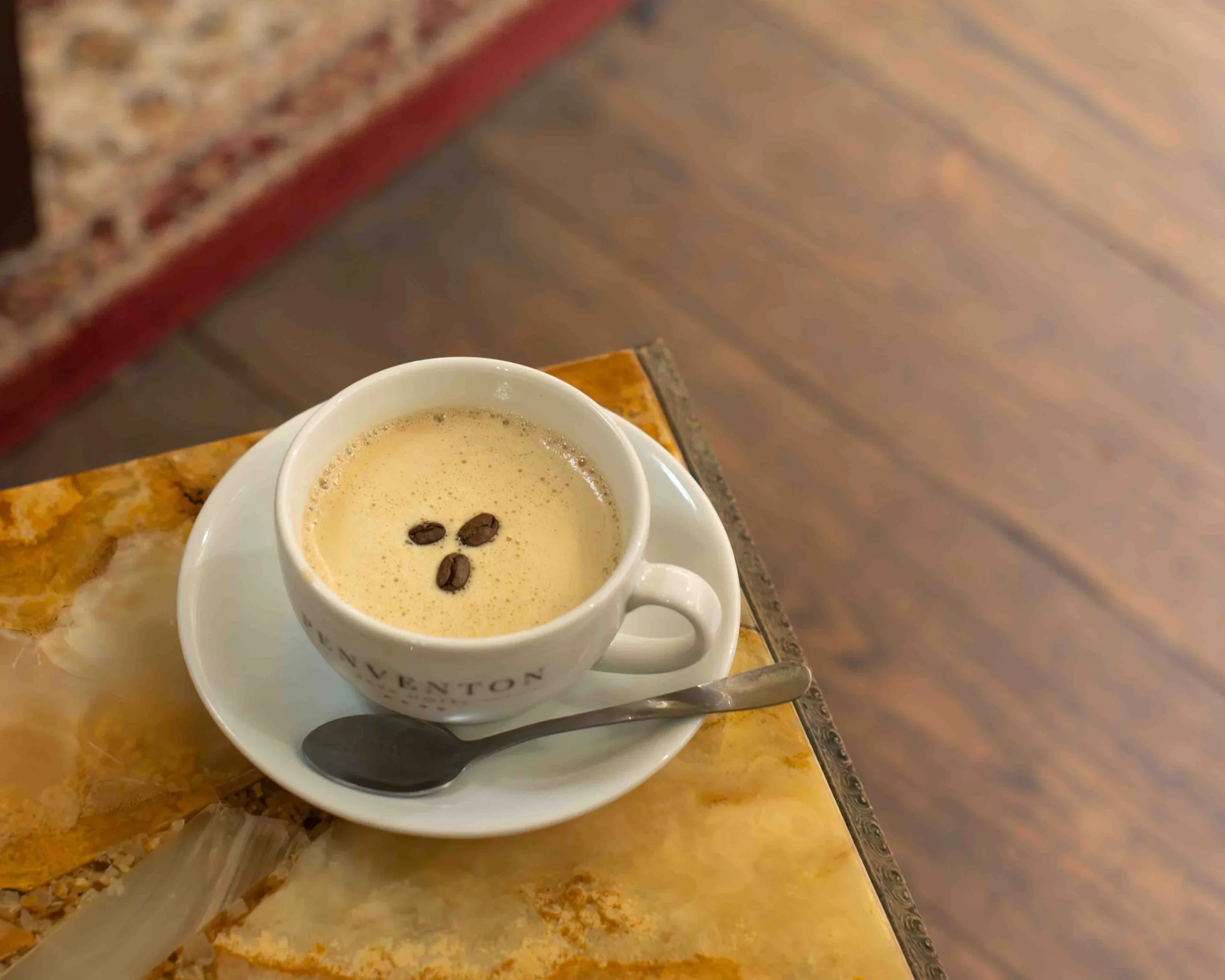The Central Perk opens with a bright, bittersweet snap of fresh espresso that hits the palate first, all roasted intensity and dark-chocolate edges. That bold coffee bitterness is the headline note, anchoring the drink in the cosy, caffeinated spirit of its namesake café.